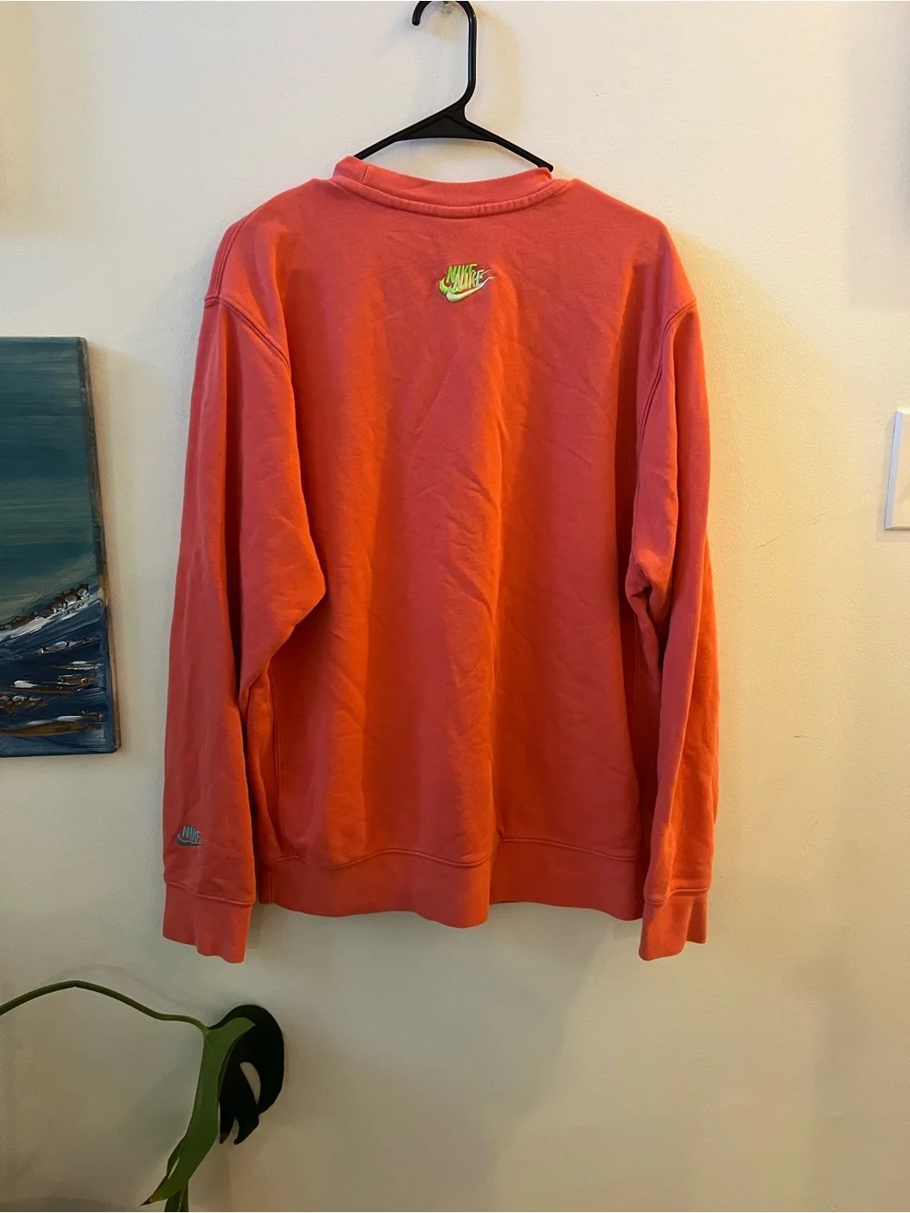 Nike Sportswear Embroidered Logo Crewneck Sweatshirt Orange Coral Size Large